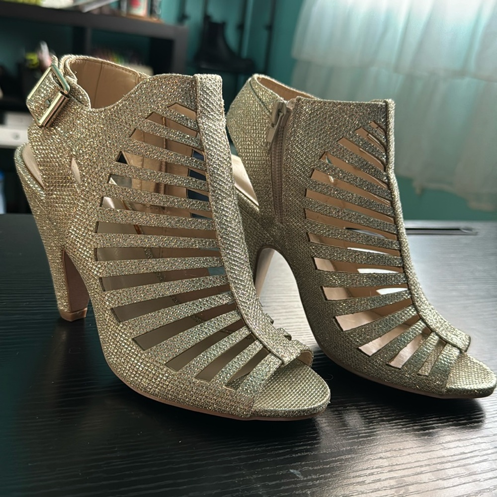 Sparkling gold heels
